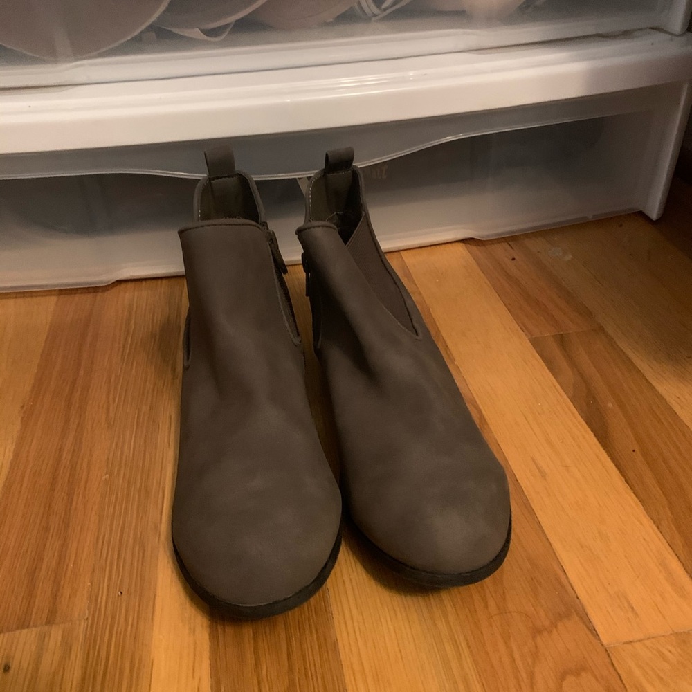 Dark grey/ taupe booties